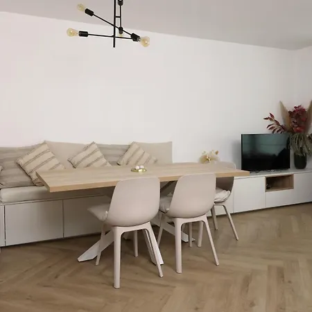 Lägenhet 2 Moderne Et Familiale Avec Garage A By La Conciergerie
